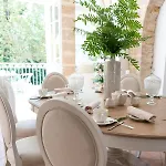Pavillon Des Millesimes, Piscine & Bed & Breakfast 4*