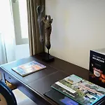 Pavillon Des Millesimes, Piscine & Bed & Breakfast Lussac (Gironde)