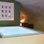Pavillon Des Millesimes, Piscine & Bed & Breakfast 4*