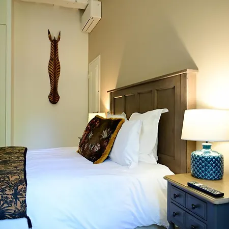 Pavillon Des Millesimes, Piscine & فندق مبيت وإفطار 4*