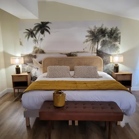 Pavillon Des Millesimes, Piscine & Отель типа 