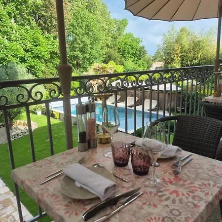 Pavillon Des Millesimes, Piscine & * Lussac (Gironde)