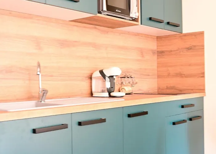 Pavillon Des Millesimes, Piscine & Bed & Breakfast 4*