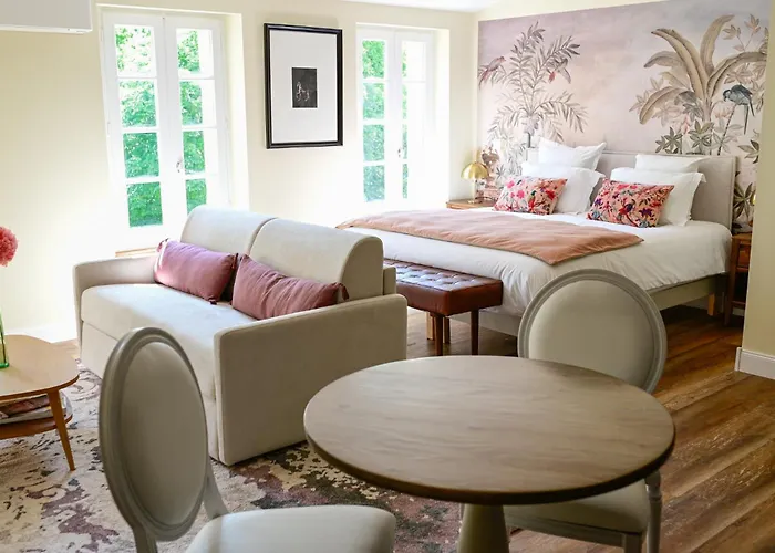 Pavillon Des Millesimes, Piscine & Lussac (Gironde)